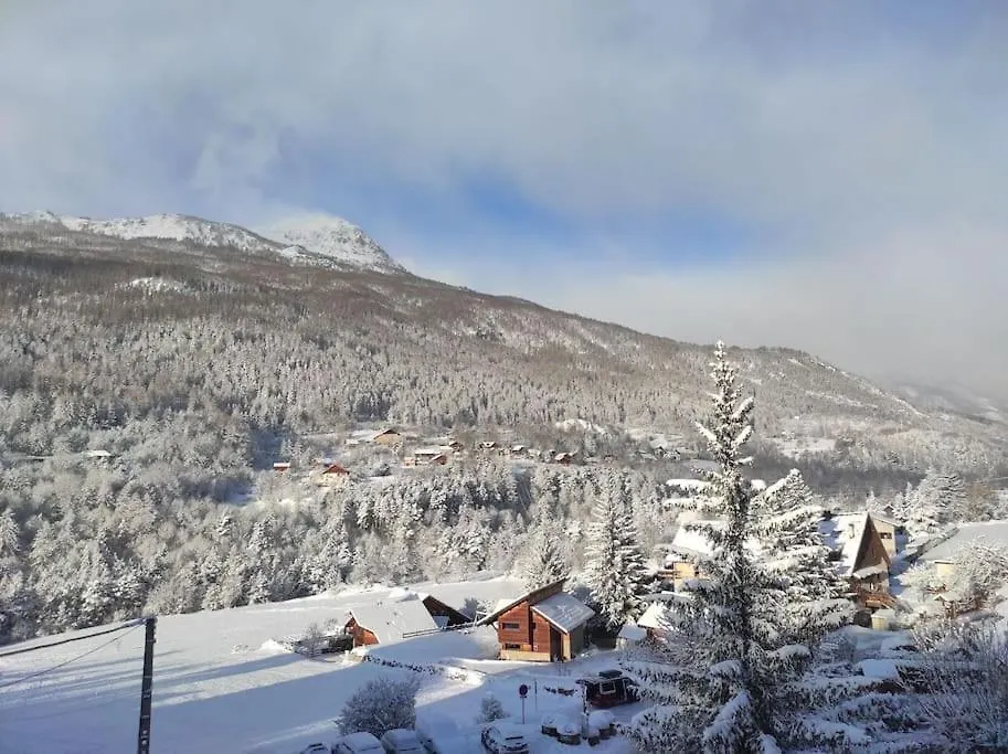 Appartement Vue Montagne, Cosy Et Chaleureux Briançon